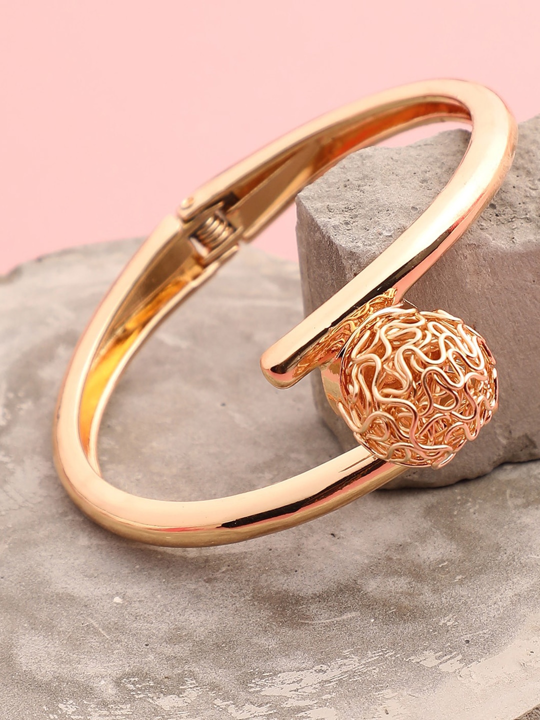 

SOHI Women Gold-Toned Gold-Plated Kada Bracelet