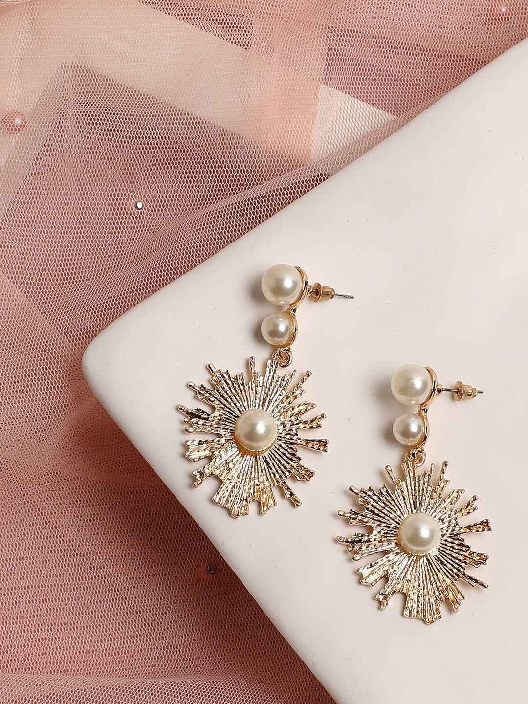 

SOHI Women Gold-Toned Contemporary Drop Earrings