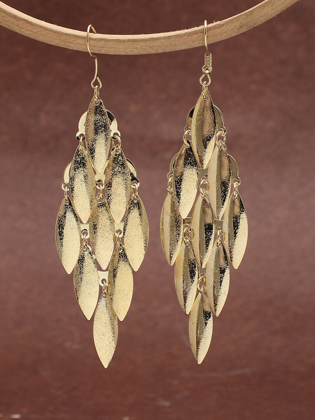 

SOHI Gold-Plated Contemporary Drop Earrings, Na