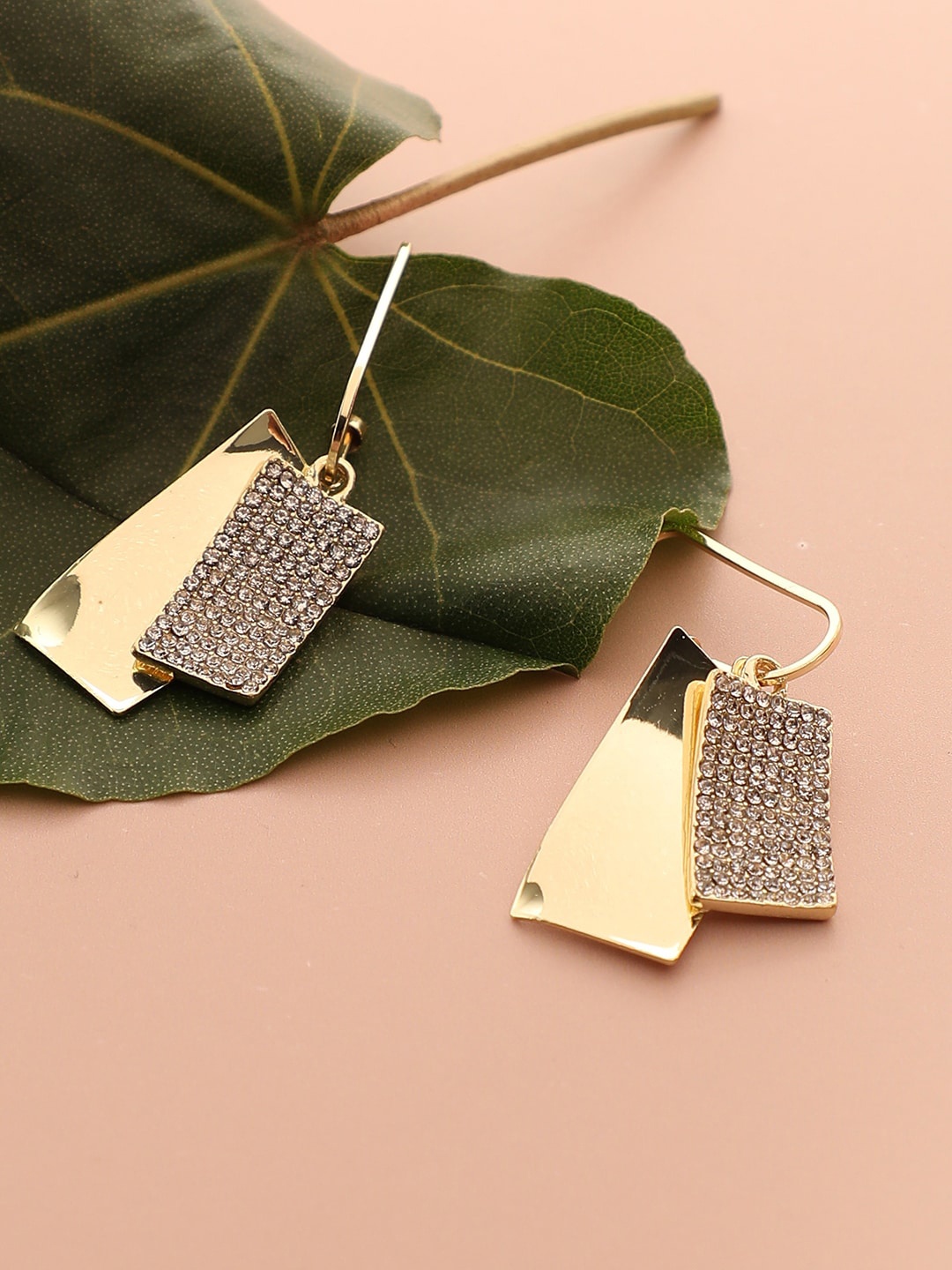 

SOHI Gold-Toned Geometric Drop Earrings