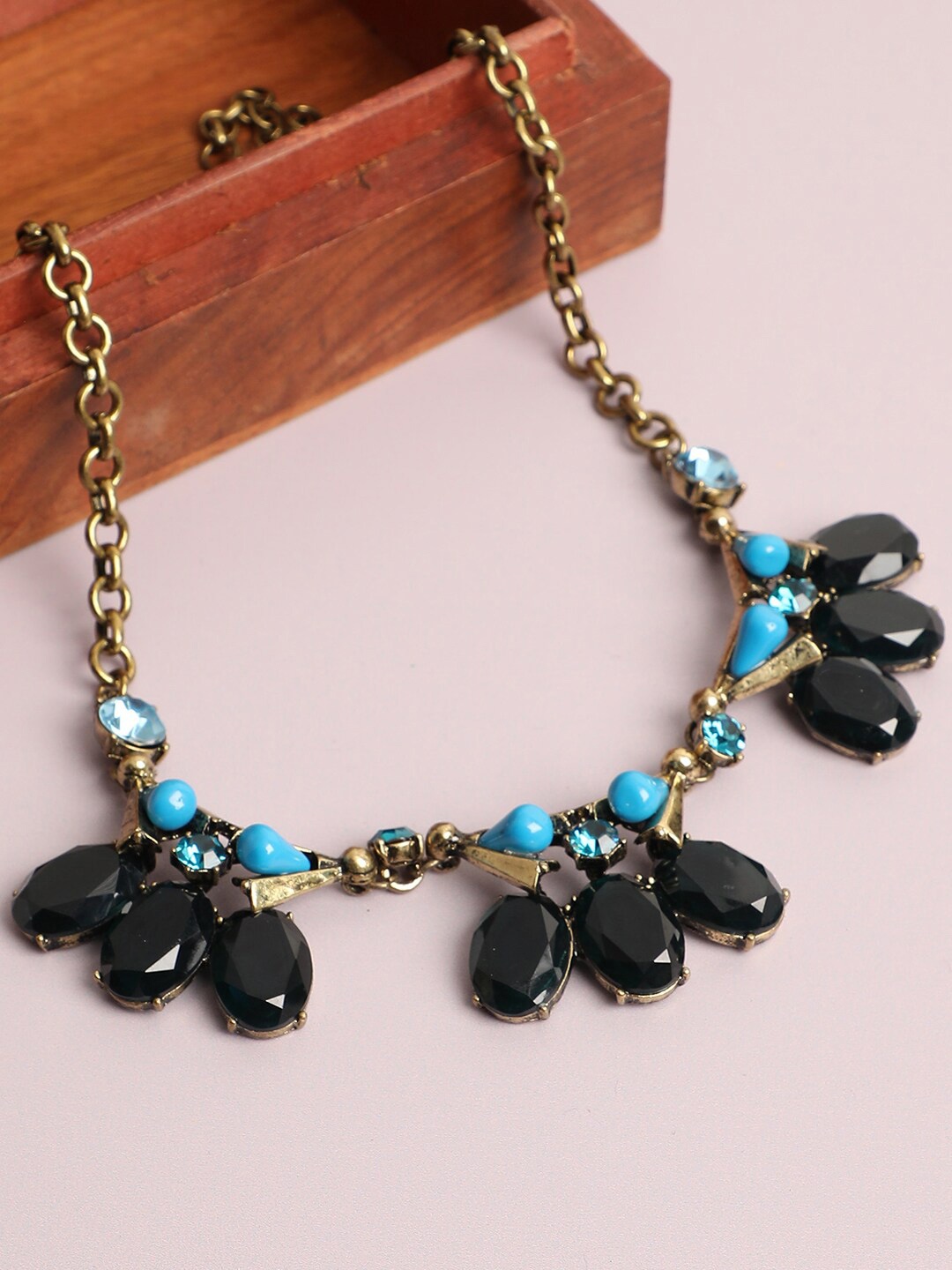 

SOHI Women Gold-Toned & Blue Gold-Plated Antique Necklace