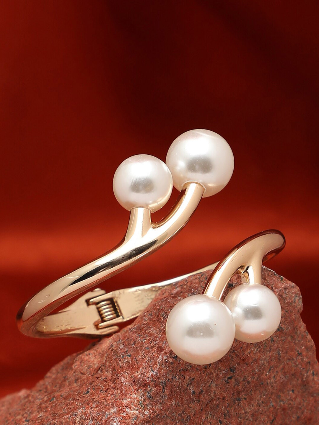 

SOHI Women Gold-Toned & White Pearls Gold-Plated Cuff Bracelet
