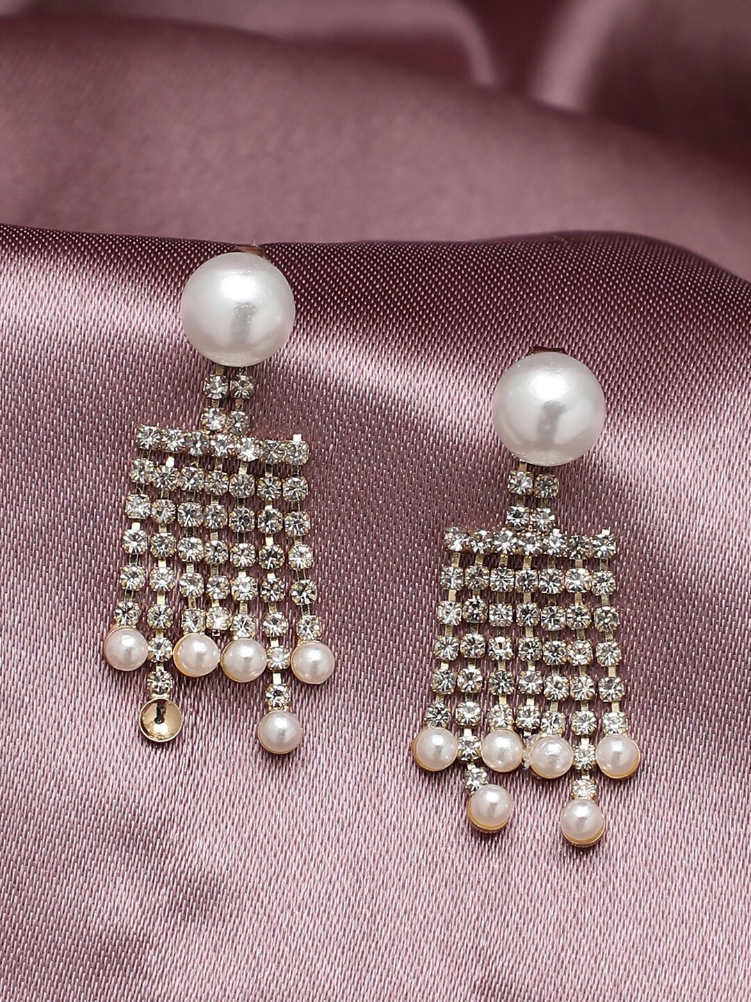 

SOHI White Contemporary Drop Earrings