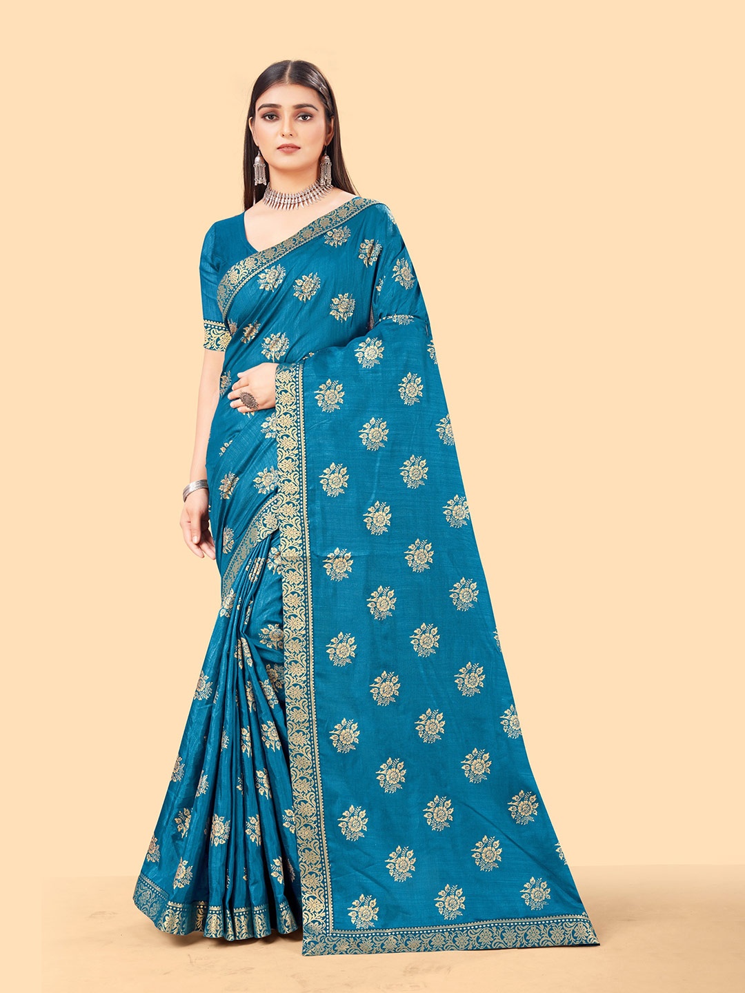 

TEREZA Women Teal & Gold-Toned Floral Silk Blend Banarasi Saree