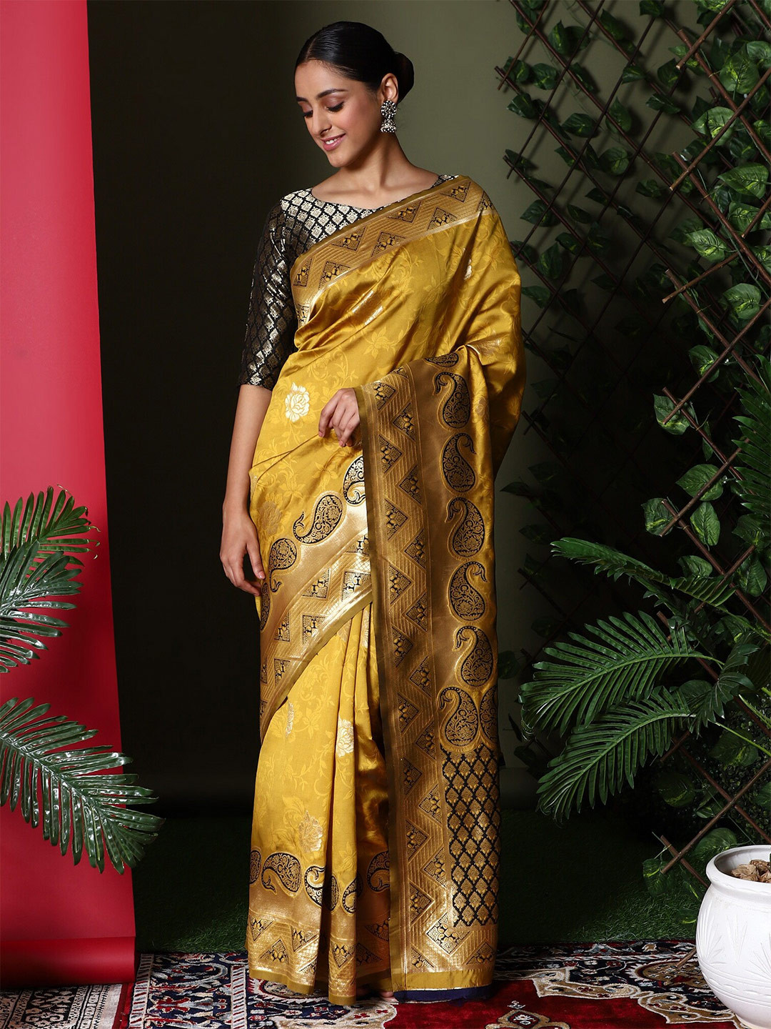 

Glemora Women Yellow & Gold-Toned Woven Design Zari Art Silk Kanjeevaram Saree