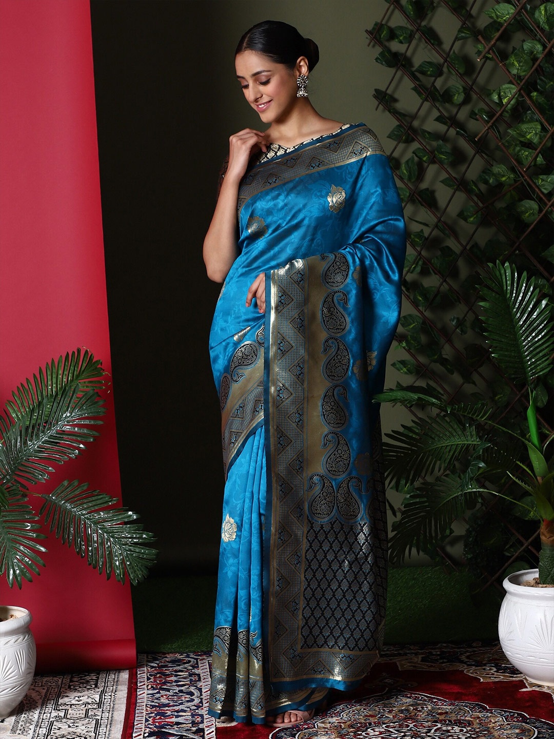 

Glemora Blue & Gold-Toned Woven Design Zari Art Silk Kanjeevaram Saree