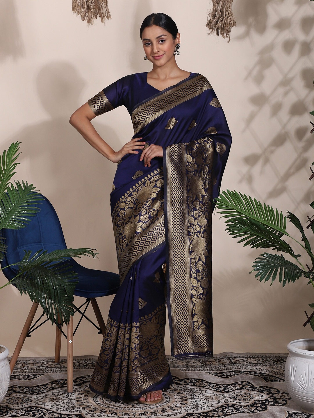 

Glemora Blue & Gold-Toned Woven Design Zari Art Silk Kanjeevaram Saree