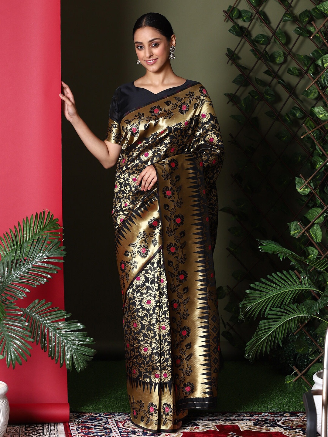 

Glemora Black & Gold-Toned Woven Design Zari Art Silk Kanjeevaram Saree