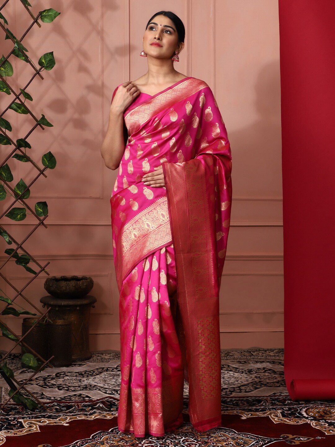 

Glemora Women Pink & Gold-Toned Woven Design Zari Art Silk Kanjeevaram Saree