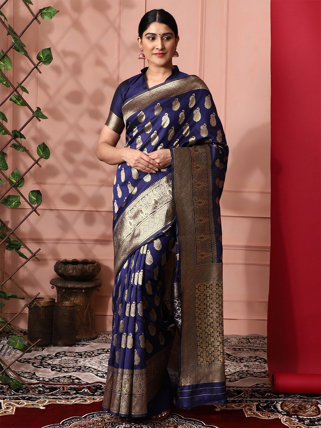 

Glemora Navy Blue & Gold-Toned Ethnic Motifs Zari Art Silk Kanjeevaram Saree