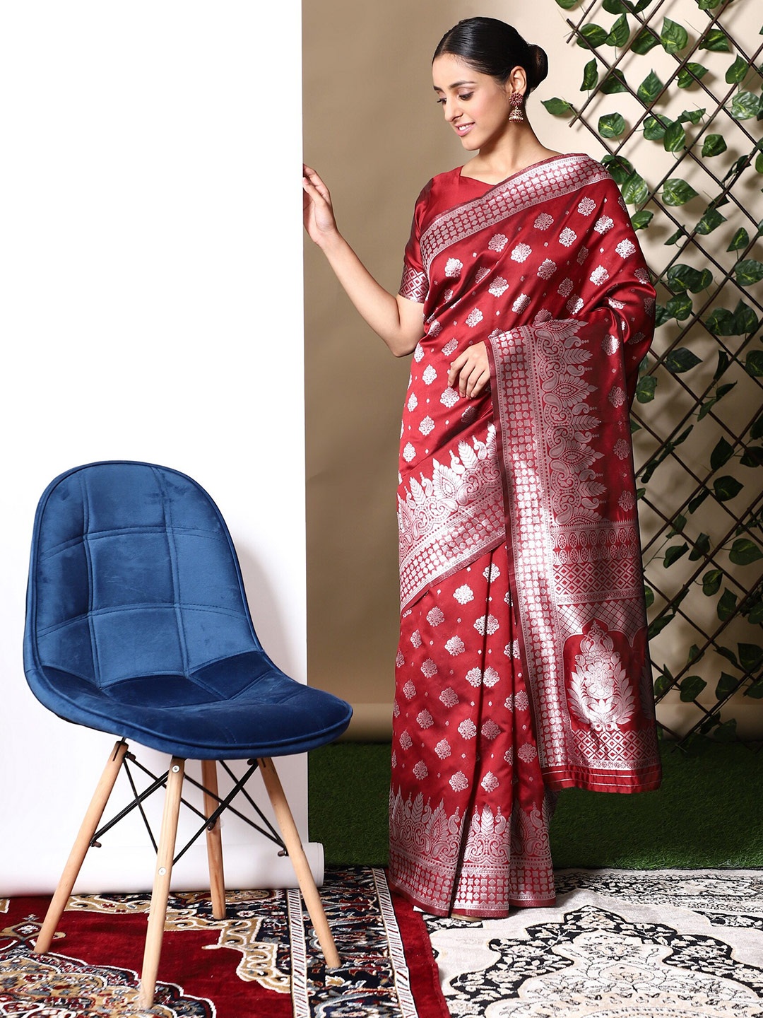 

Glemora Maroon & Silver-Toned Woven Design Zari Art Silk Kanjeevaram Saree