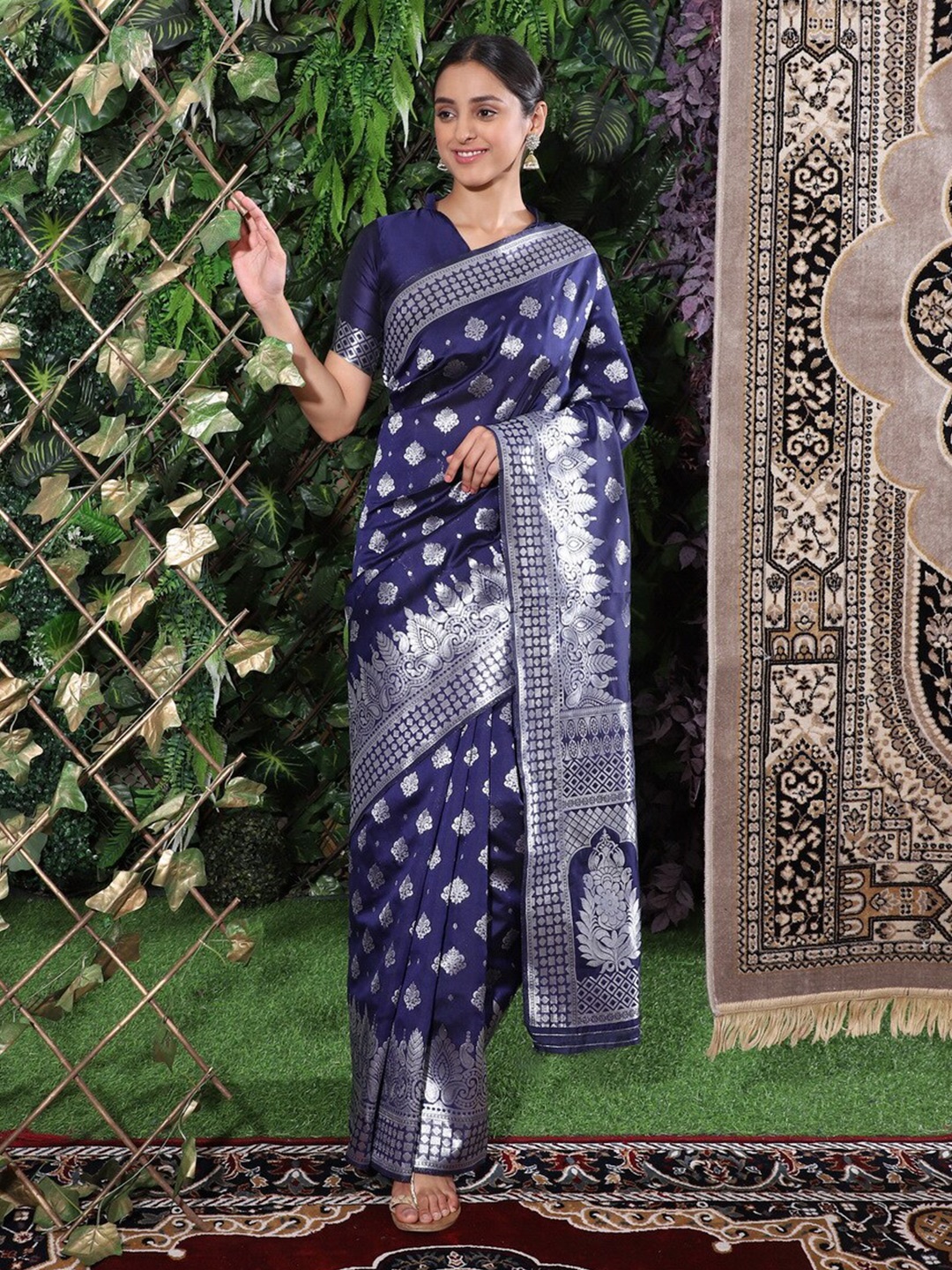 

Glemora Navy Blue & Silver-Toned Ethnic Motifs Zari Art Silk Kanjeevaram Saree