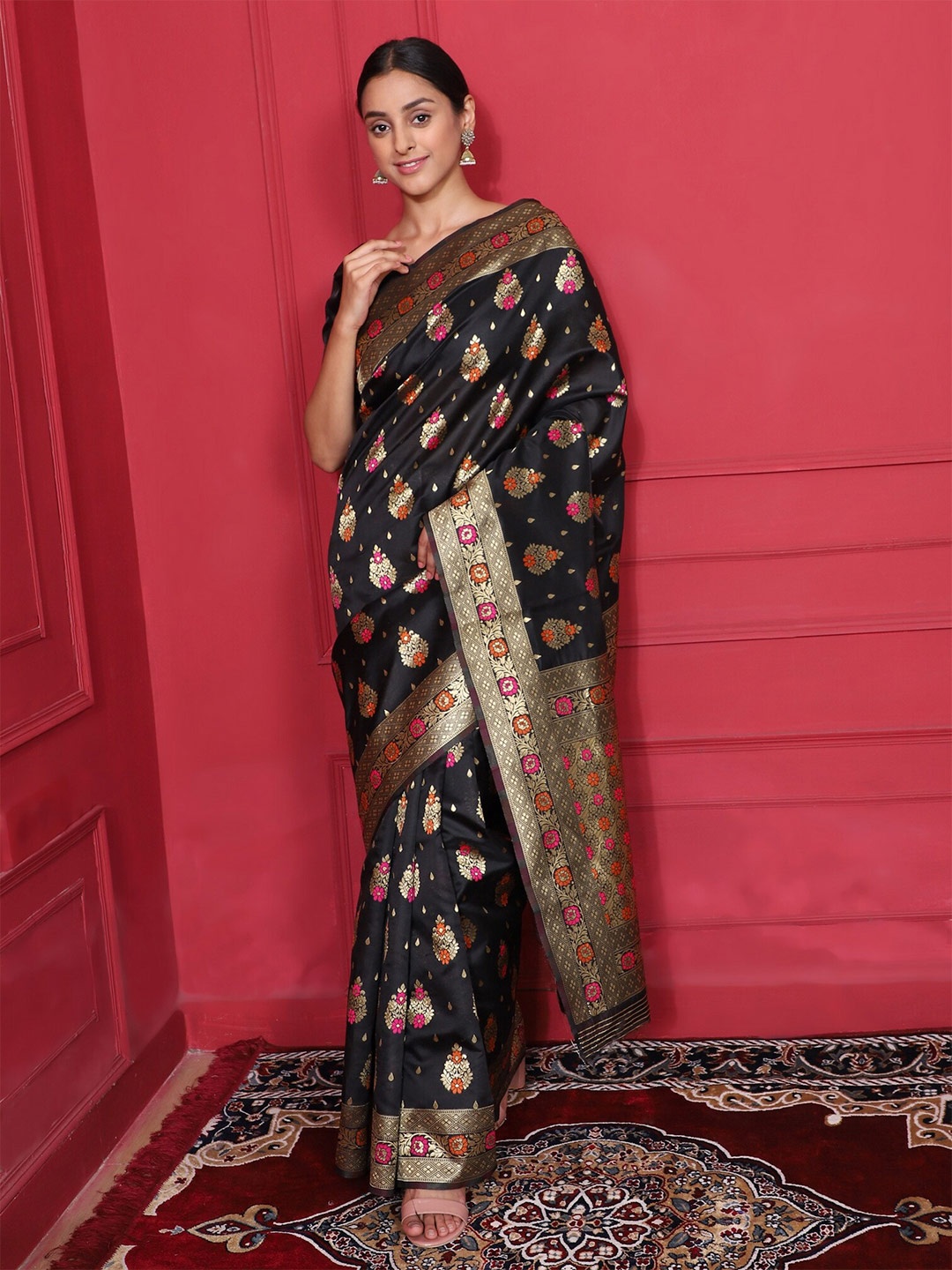 

Glemora Women Black & Gold-Toned Woven Design Zari Art Silk Kanjeevaram Saree