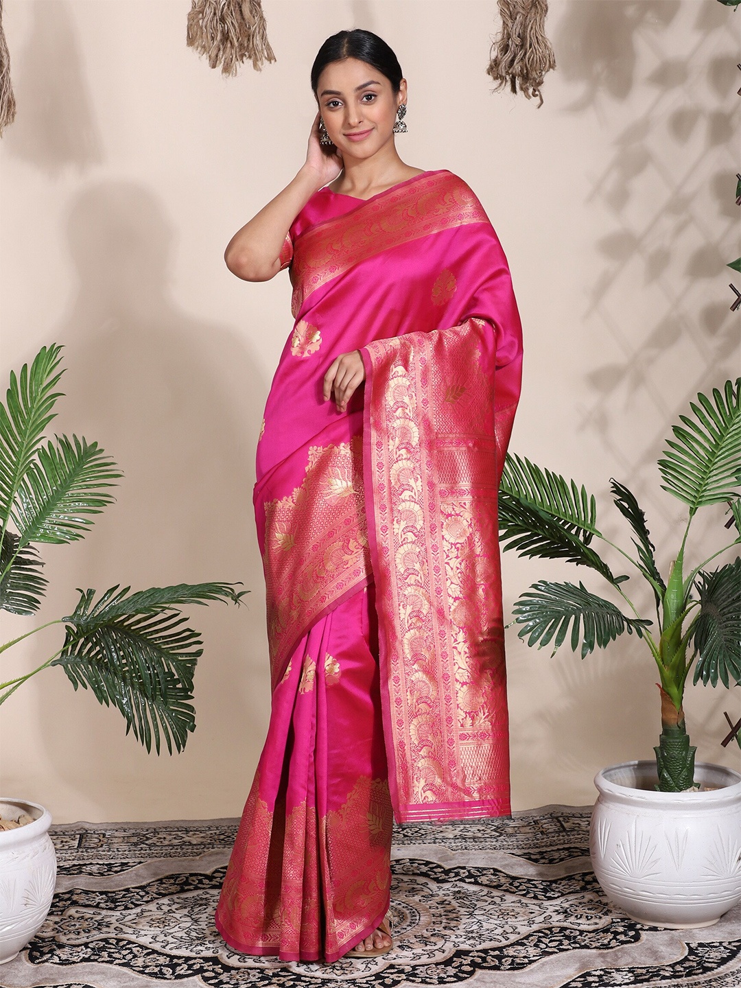 

Glemora Pink & Gold-Toned Woven Design Zari Art Silk Kanjeevaram Saree
