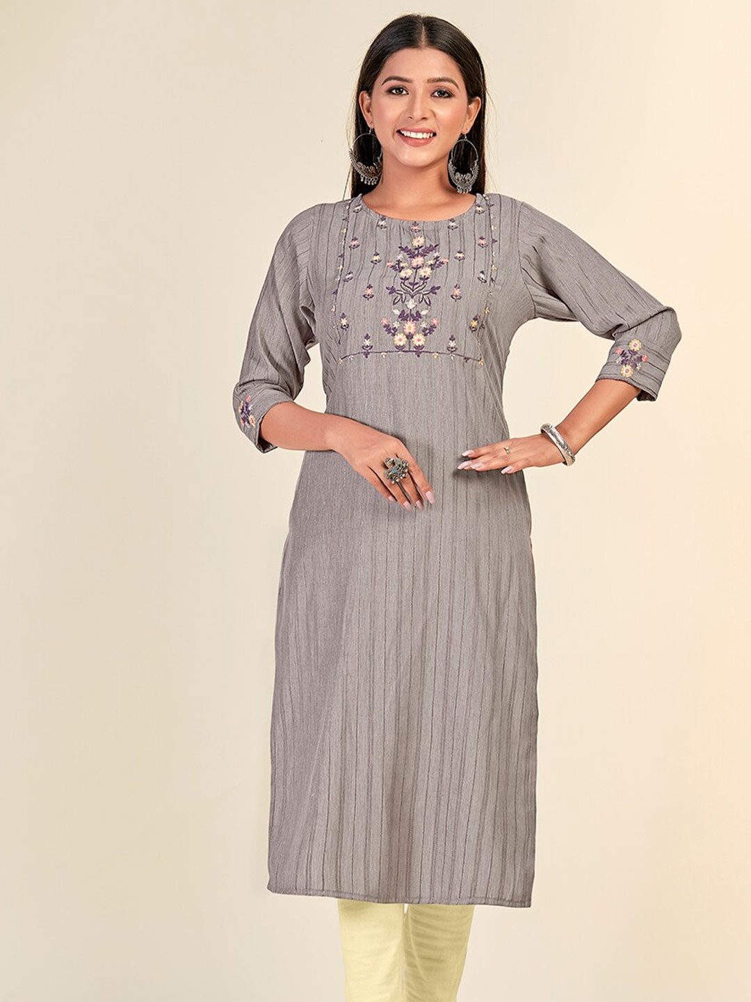 

NH KAPDEWALA Women Grey Floral Yoke Design Kurta