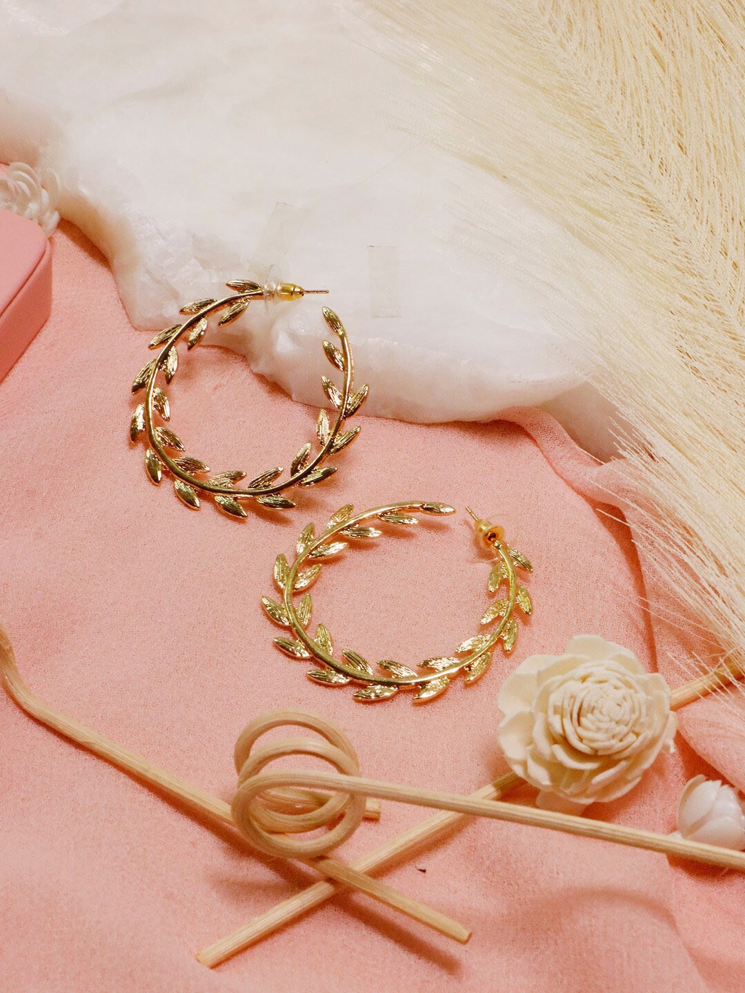 

Ishhaara Gold-Toned Leaf Shaped Hoop Earrings