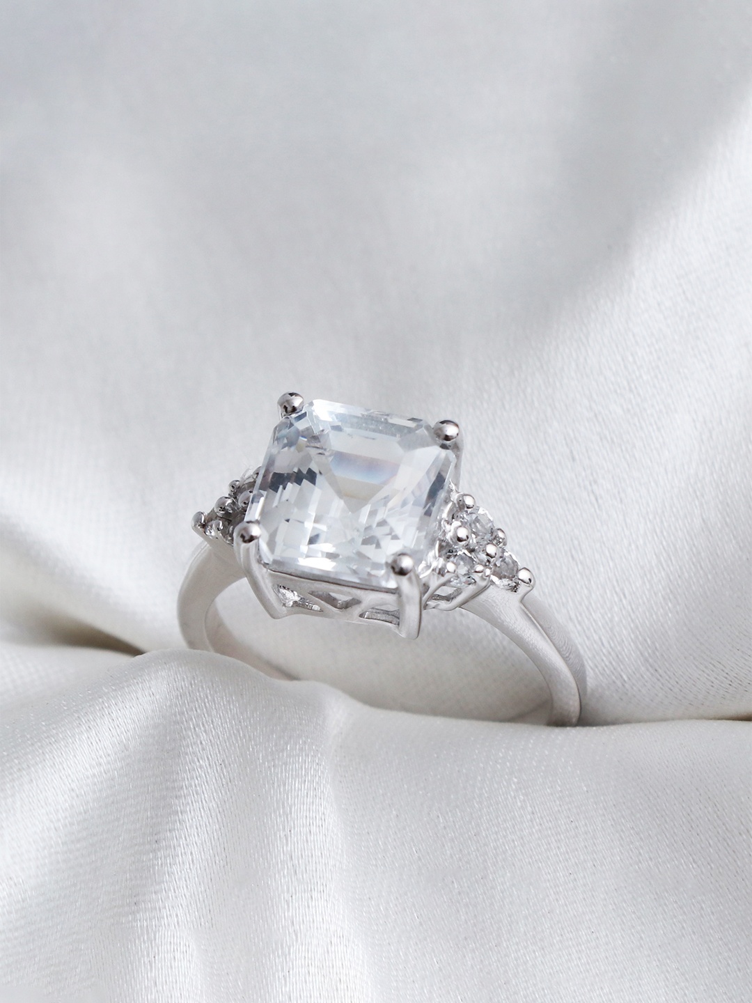 

HIFLYER JEWELS Rhodium-Plated White Stone-Studded Finger Ring