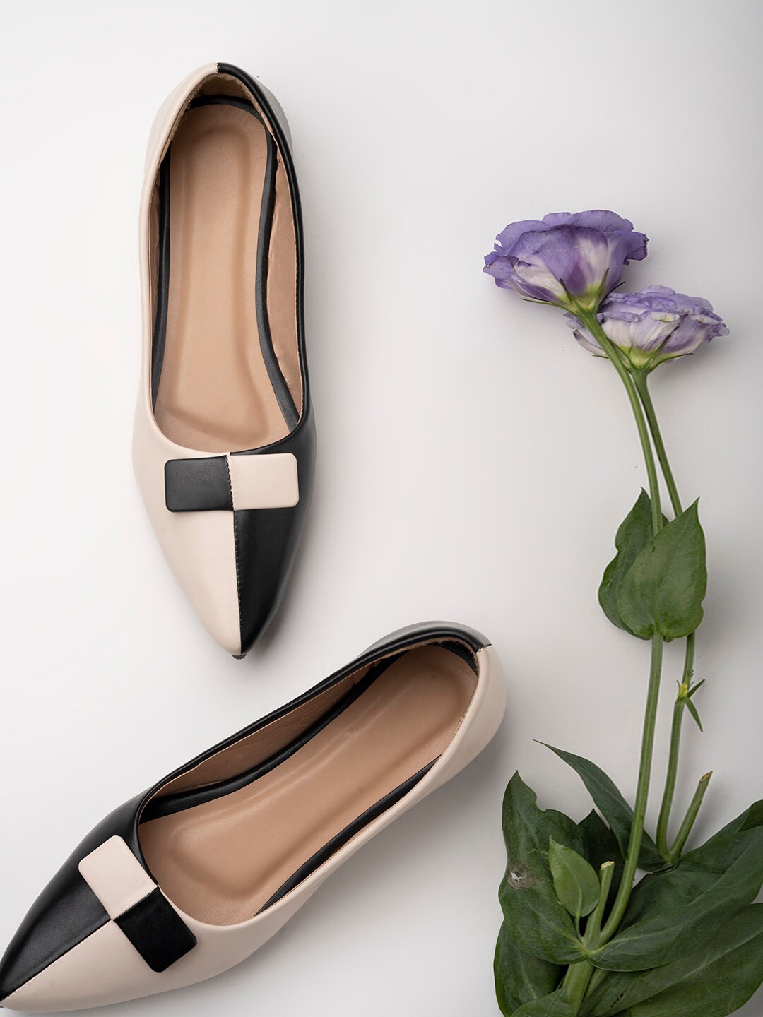 

Shoetopia Women Cream-Coloured Colourblocked Ballerinas with Bows Flats
