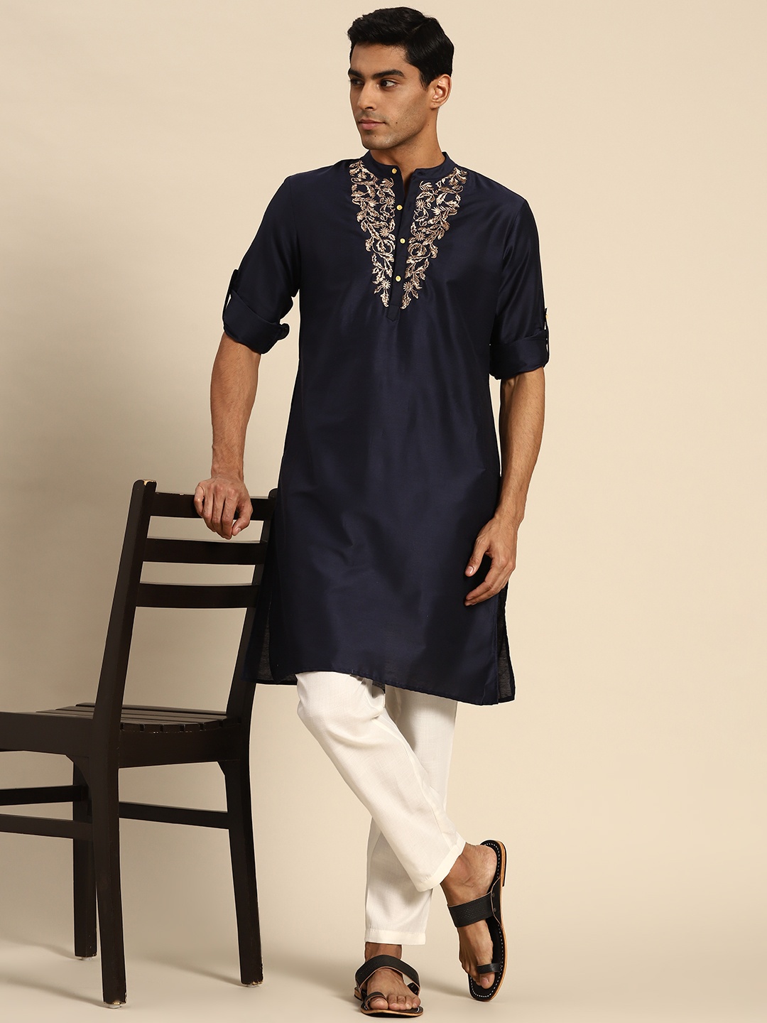 

Anouk Men Navy Blue & Gold-Toned Floral Yoke Design Thread Work Kurta