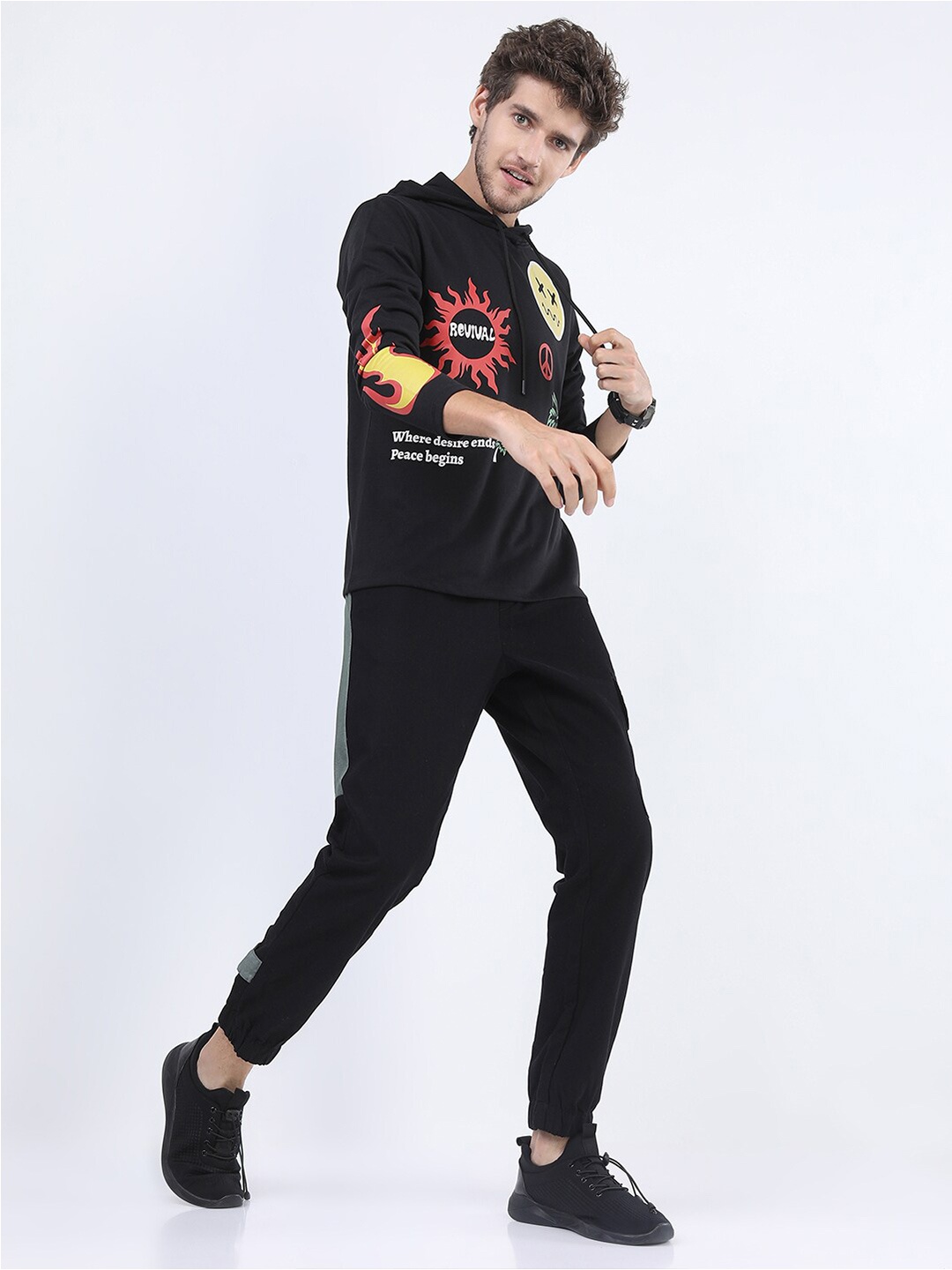 

KETCH Men Black & White Typography Printed Slim Fit T-shirt
