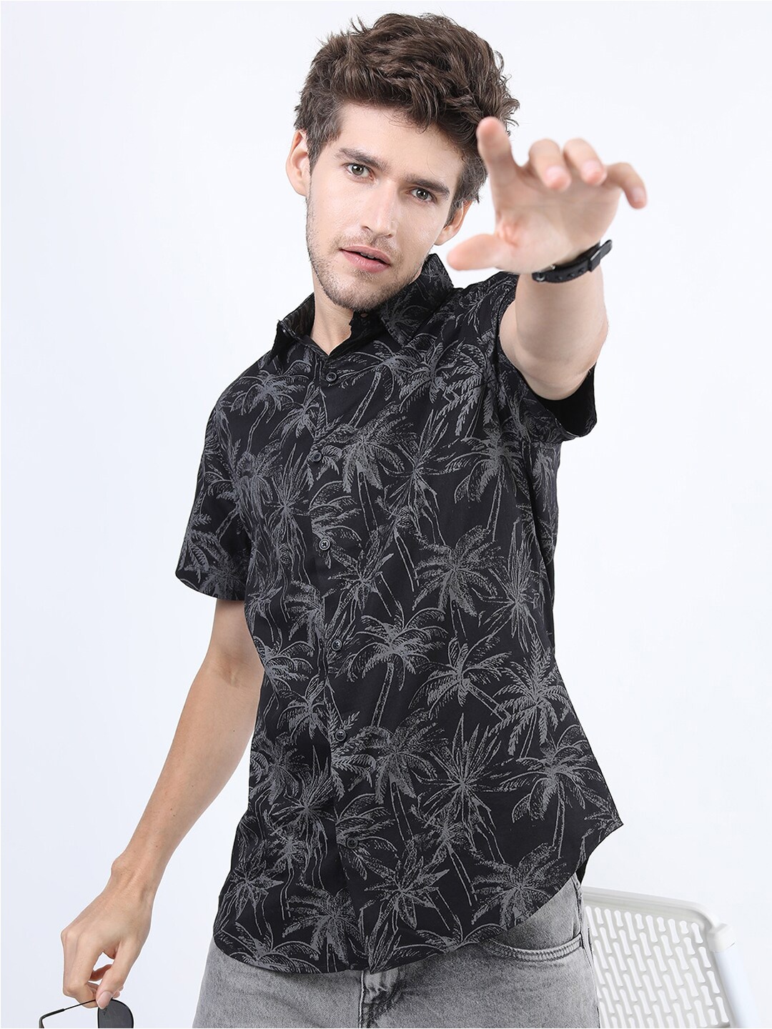 

KETCH Men Black Slim Fit Tropical Printed Casual Shirt