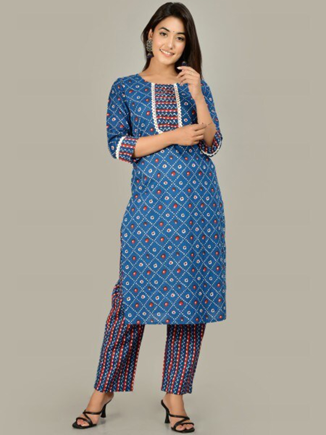 

Glorious Women Blue Pure Cotton Kurta with Trousers