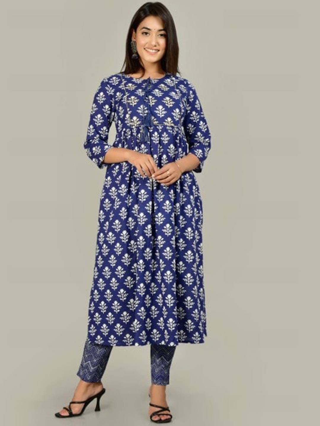 

Glorious Women Blue Floral Empire Pure Cotton Kurta with Trousers