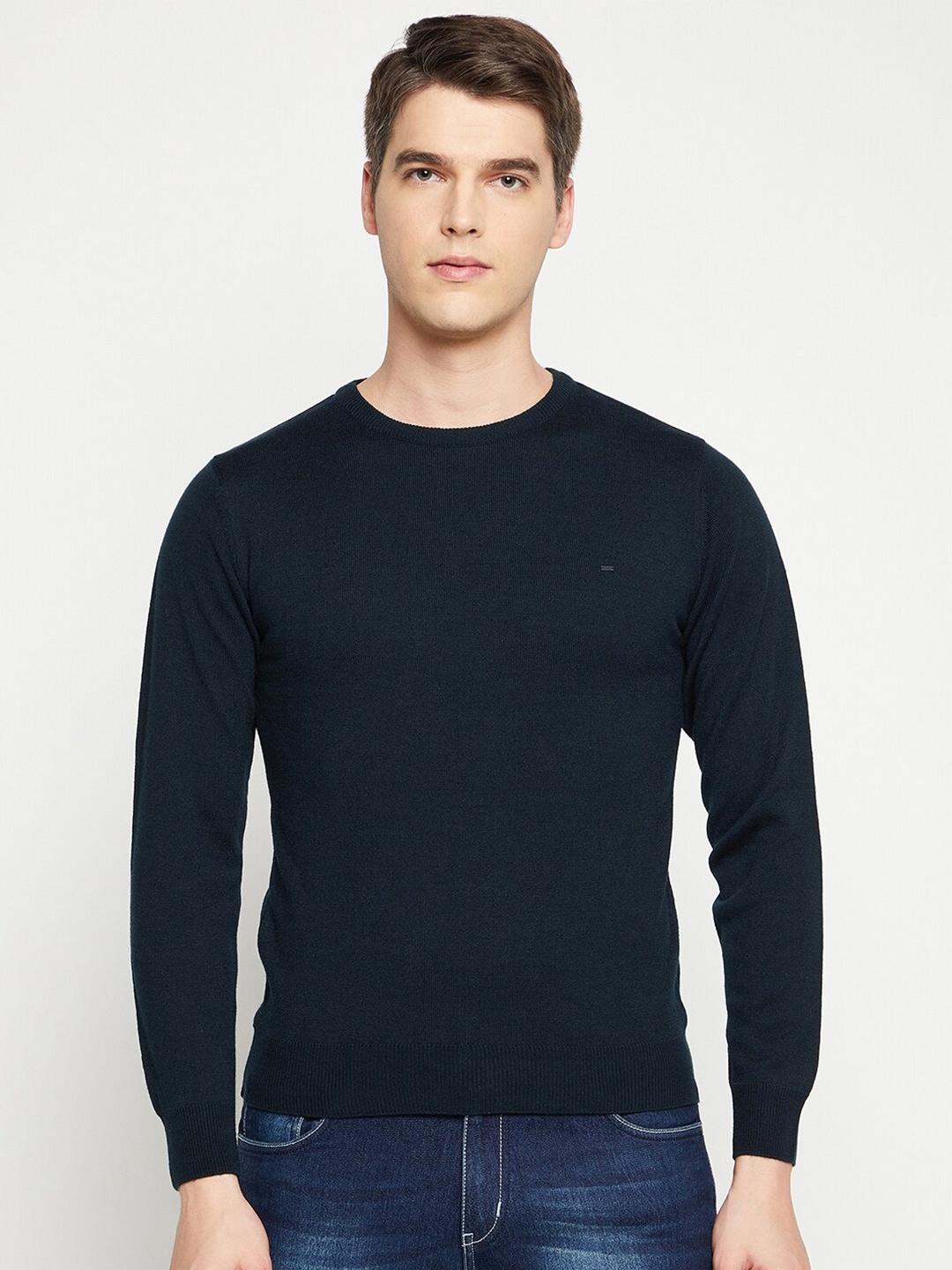 

Okane Men Green Solid Round Neck Pullover