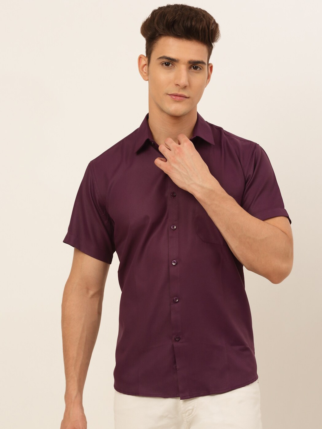 

JAINISH Men Burgundy Solid Cotton Casual Shirt