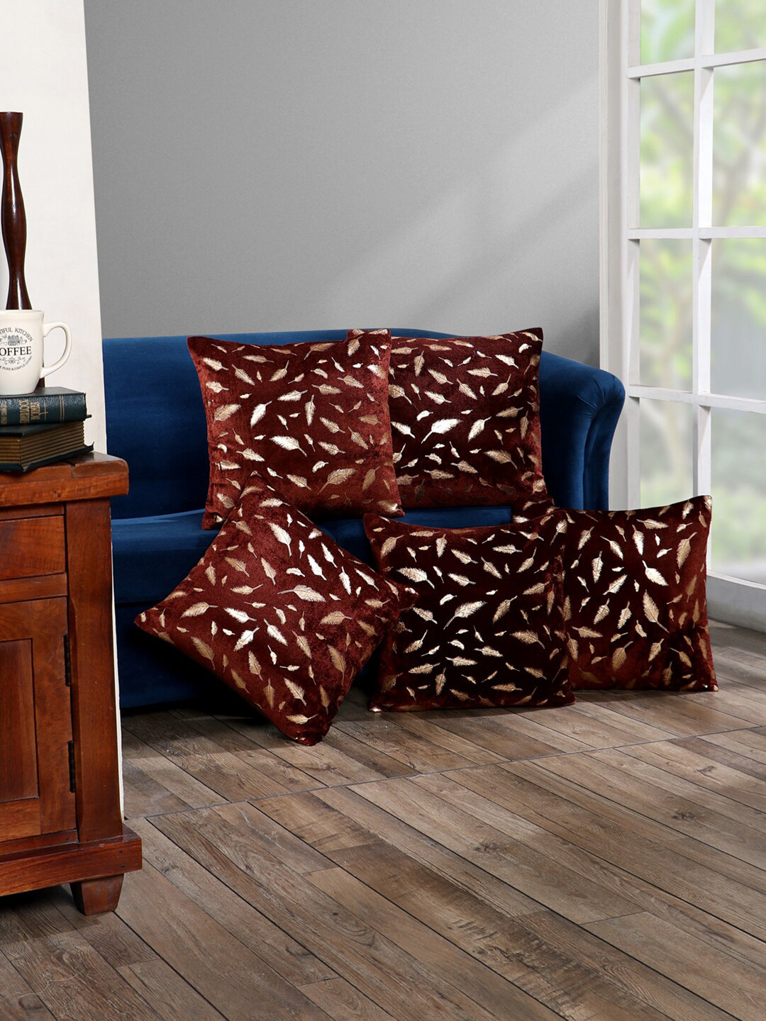 

SOKNACK Set of 5 Brown & Gold-Toned Geometric Square Cushion Covers