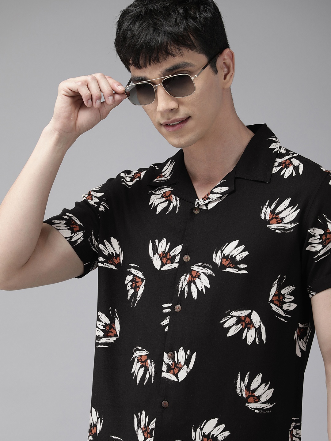 

THE BEAR HOUSE Men Black & White Slim Fit Floral Printed Casual Shirt