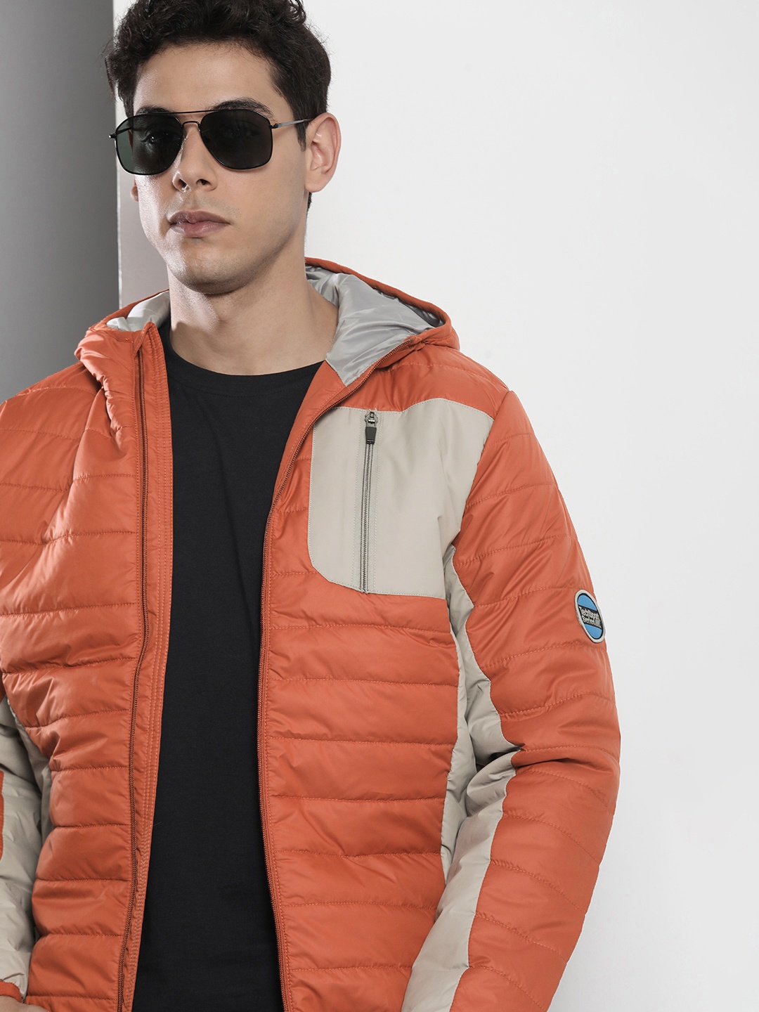 

The Indian Garage Co Men Colourblock Hooded Slim Fit Puffer Jacket, Rust