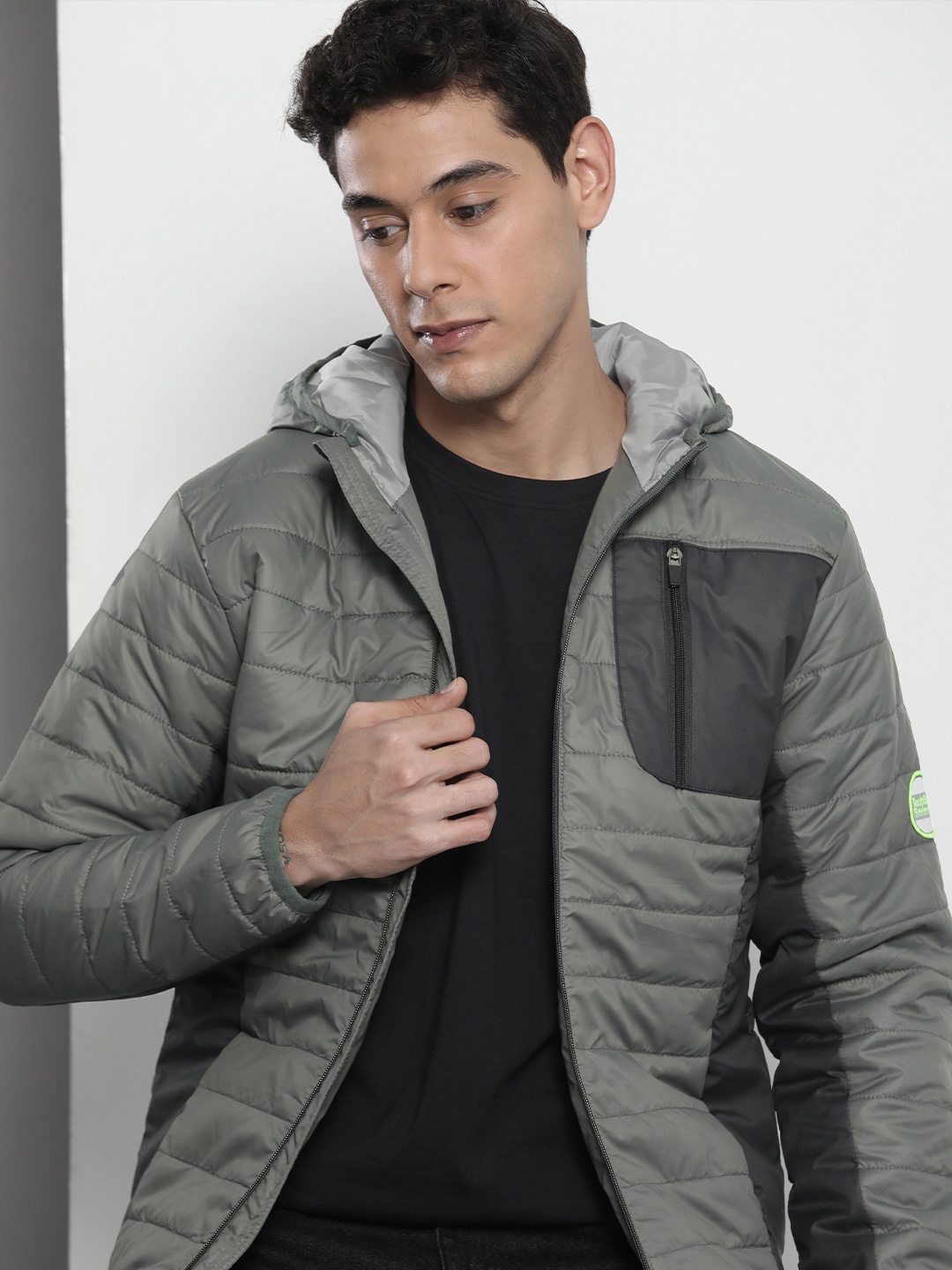 

The Indian Garage Co Men Colourblock Hooded Slim Fit Puffer Jacket, Grey