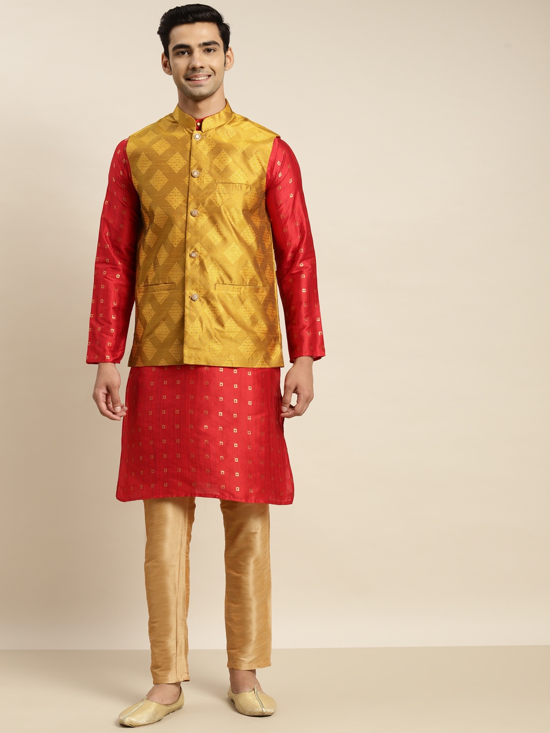 

SOJANYA Men Maroon Kurta with Churidar & Nehru Jacket