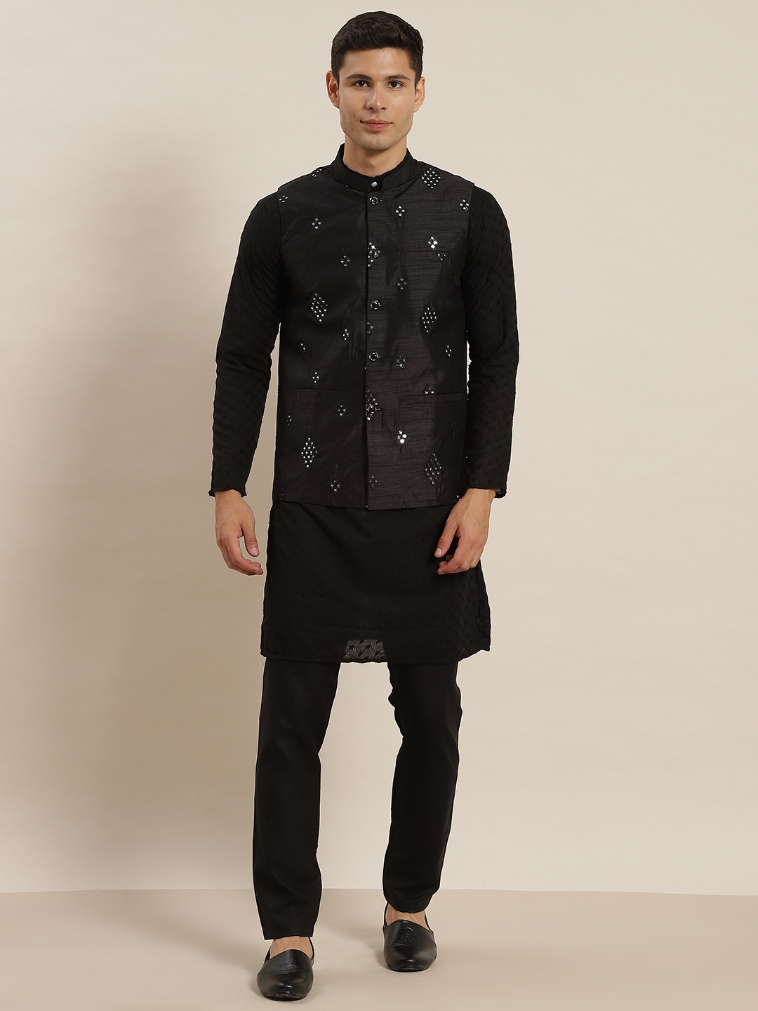 

SOJANYA Men Black Embroidered Pure Cotton Kurta with Pyjamas & Nehru Jacket