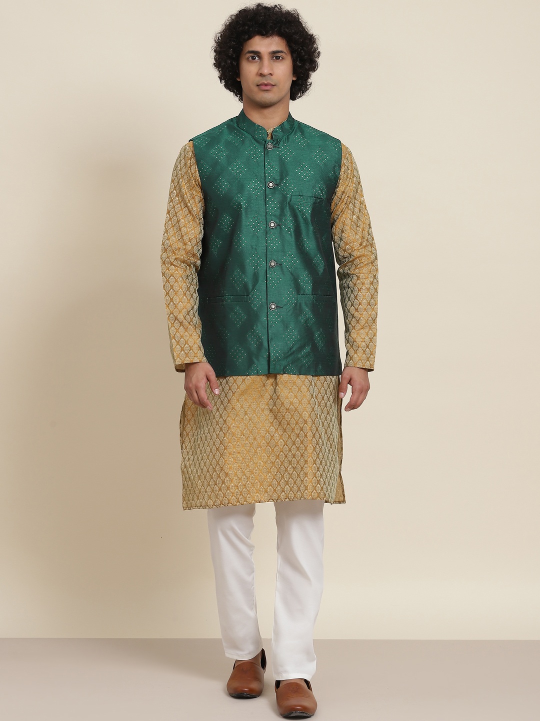 

SOJANYA Men Mustard Yellow & Off-White Kurta with Pyjamas & Nehru Jacket