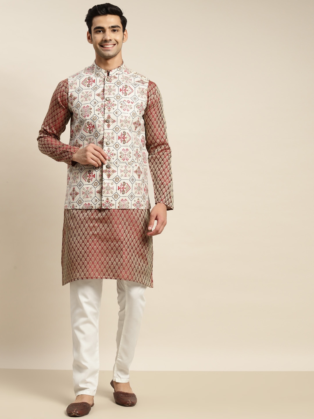 

SOJANYA Men Maroon Ethnic Motifs Woven Design Kurta & Trousers With a Nehru Jacket