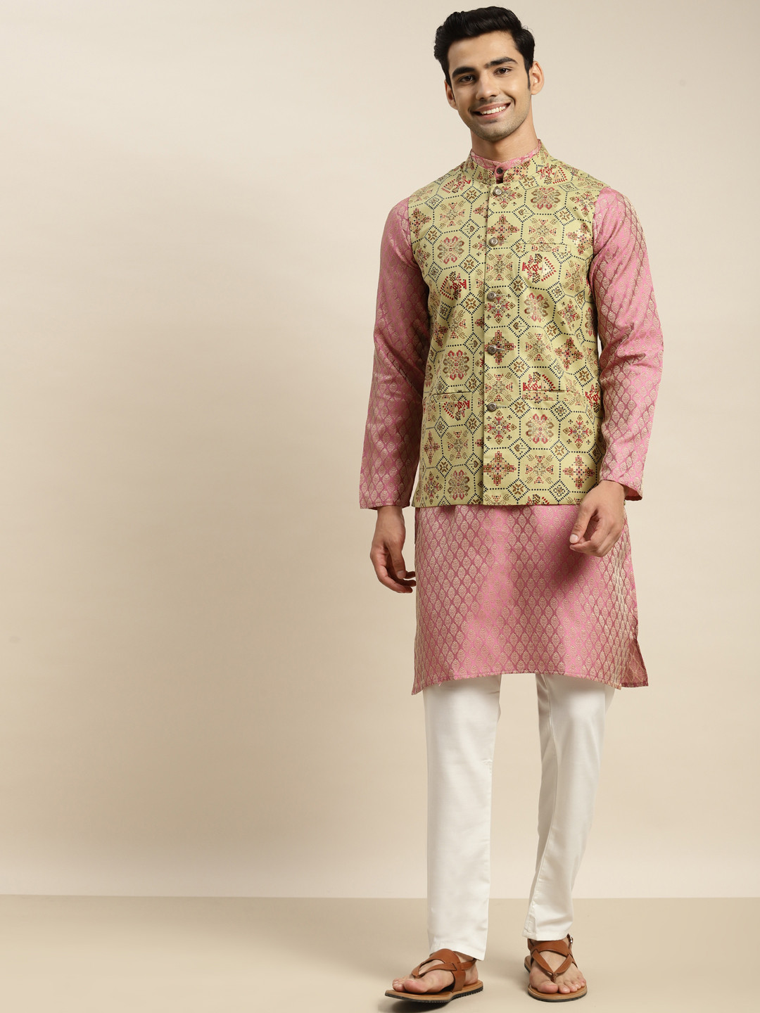 

SOJANYA Men Pink Ethnic Motifs Kurta with Churidar & Nehru Jacket