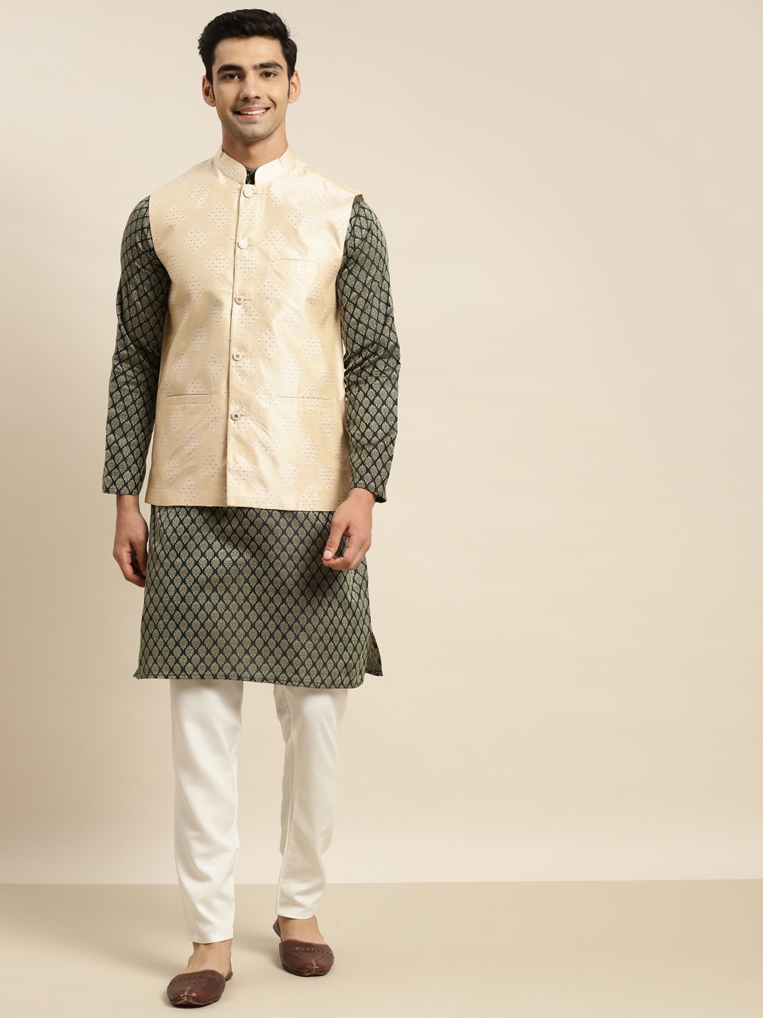 

SOJANYA Men Green Ethnic Motifs Kurta with Churidar & Nehru Jacket