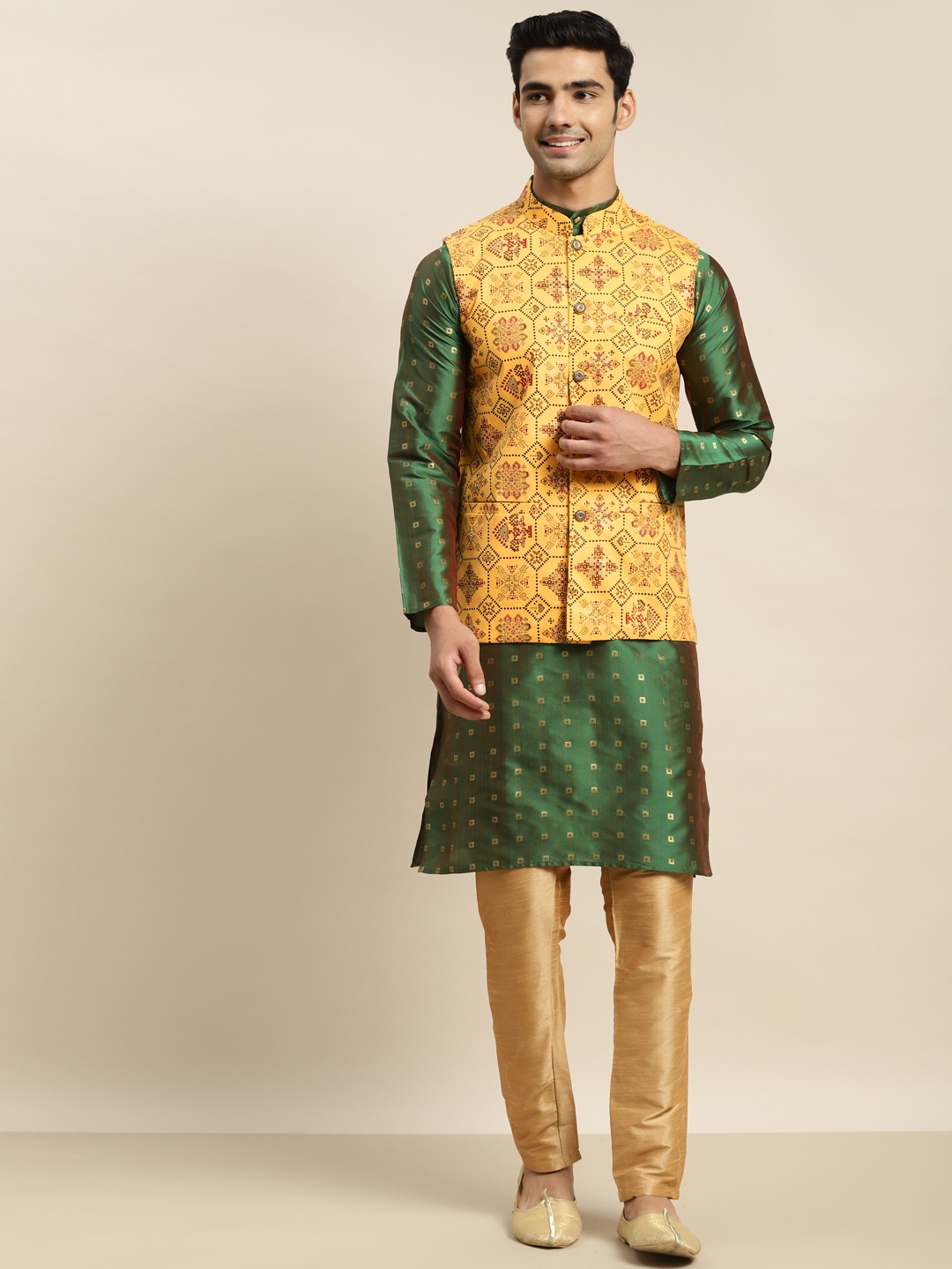 

SOJANYA Men Green Kurta with Churidar & Nehru Jacket