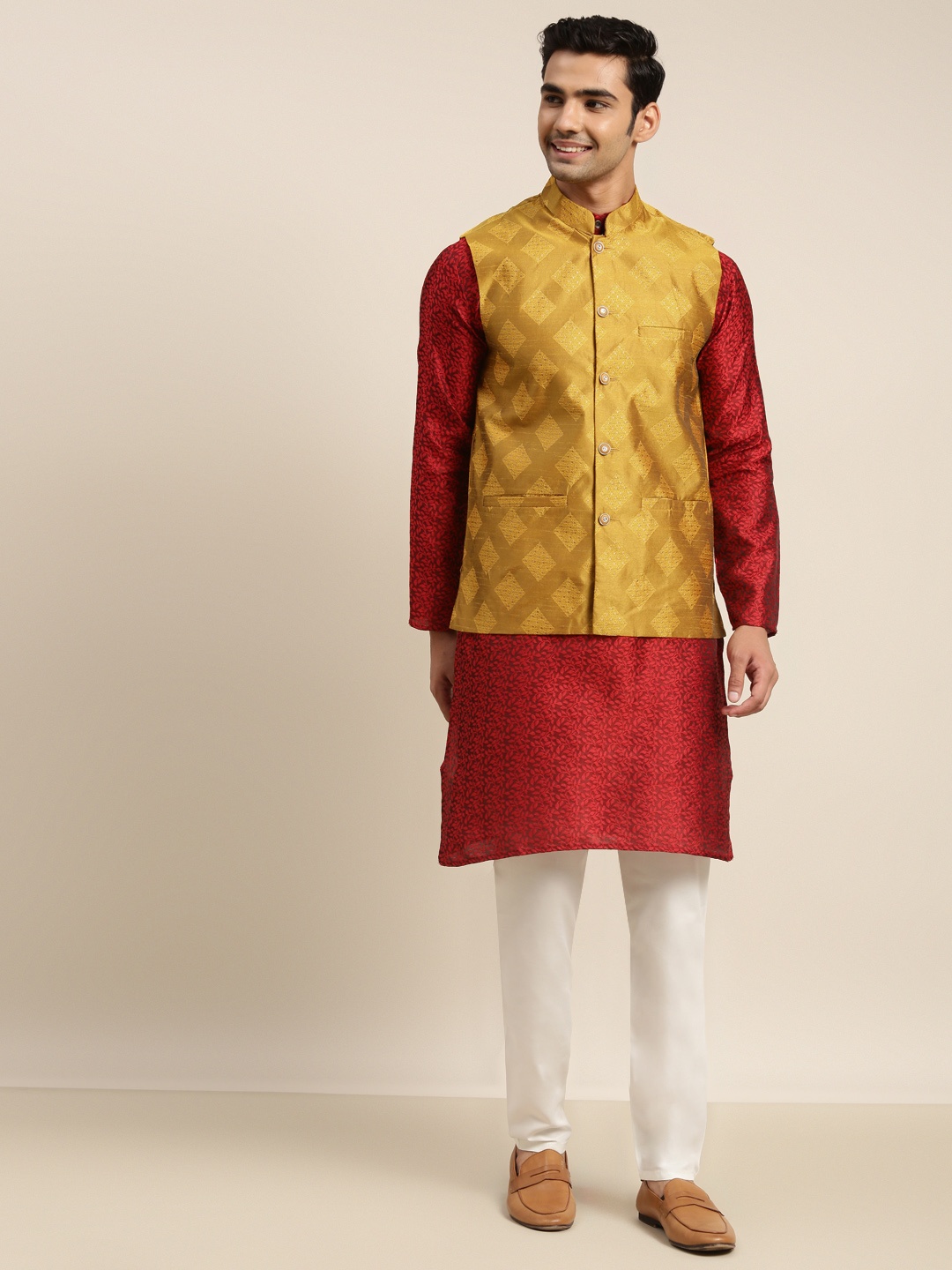 

SOJANYA Men Maroon Ethnic Motifs Woven Design Kurta & Churidar Comes With a Nehru Jacket