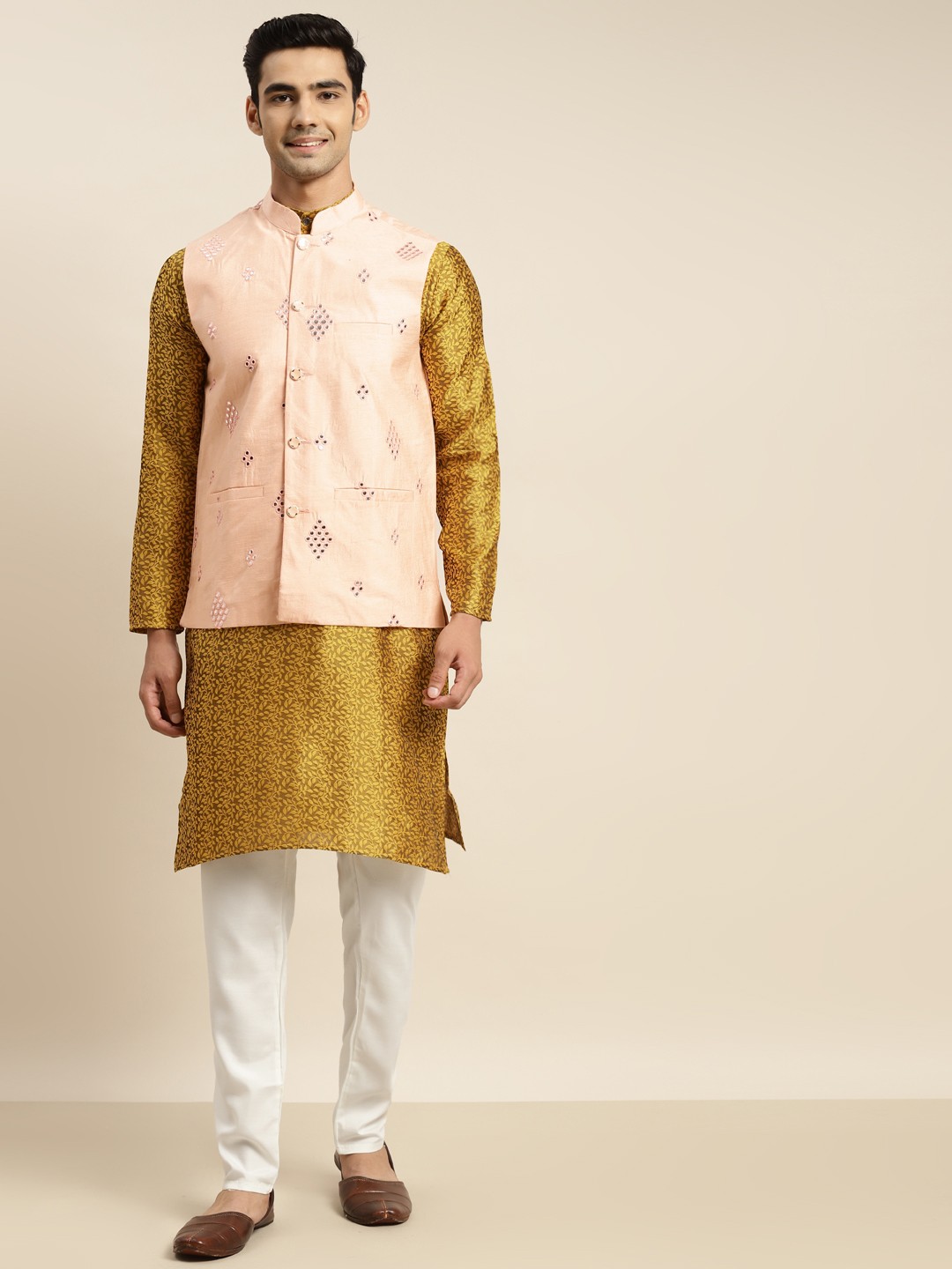 

SOJANYA Men Mustard Yellow Floral Kurta with Churidar & Nehru Jacket