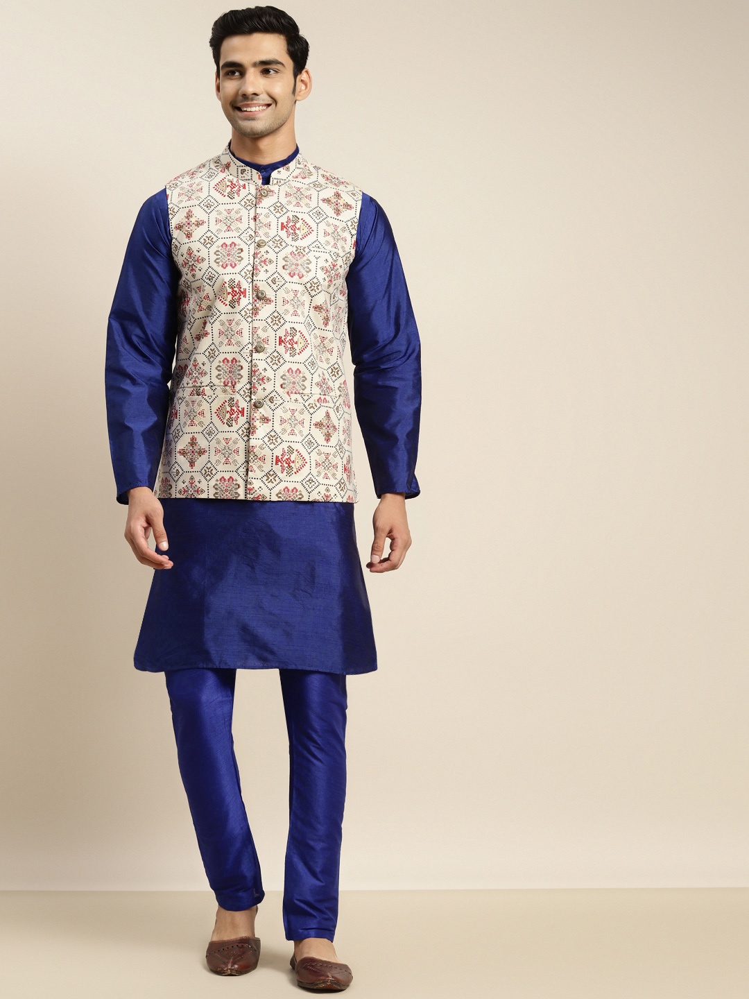 

SOJANYA Men Blue Kurta with Churidar & Nehru Jacket