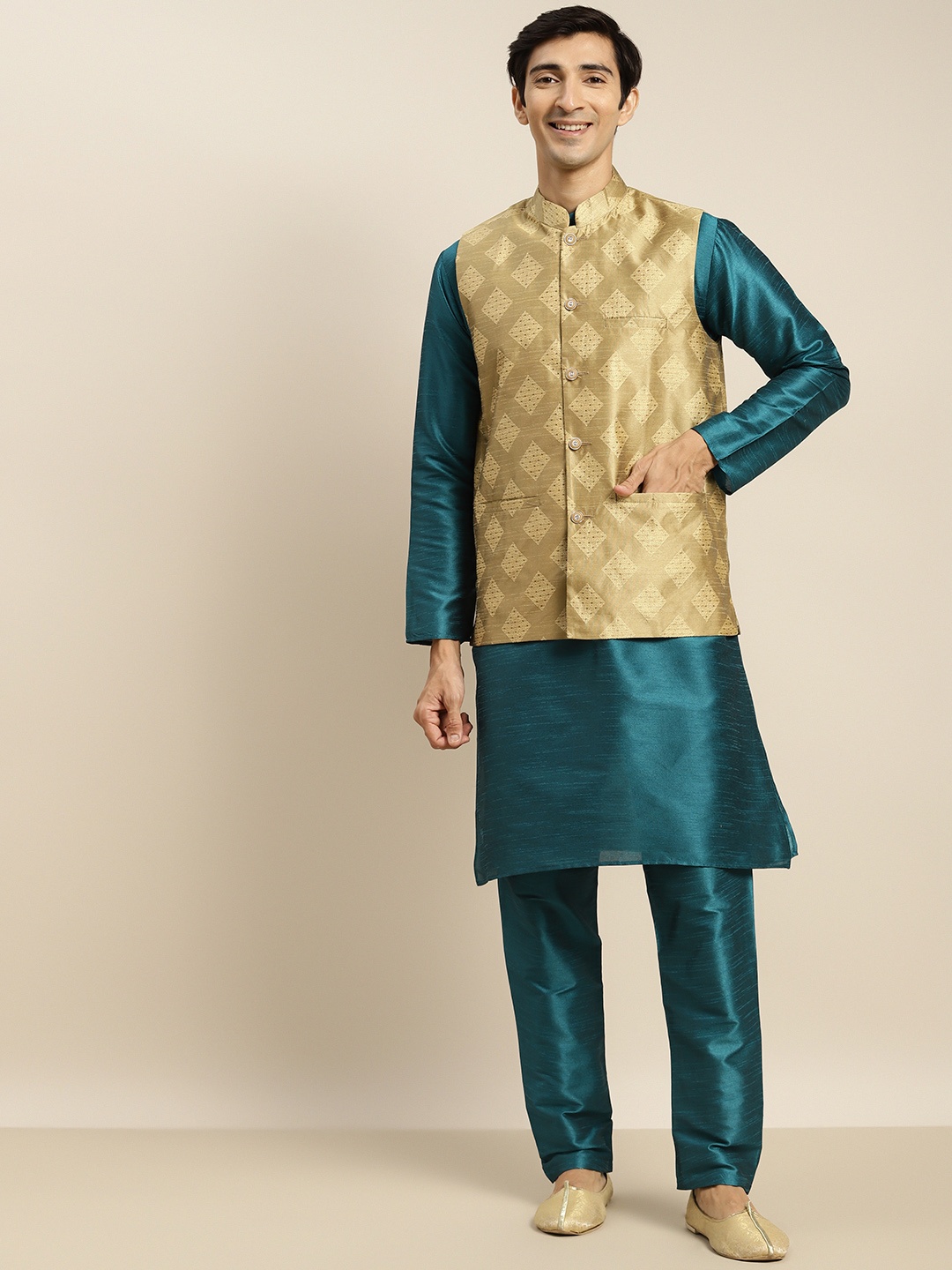 

SOJANYA Men Green Kurta with Churidar & Nehru Jacket