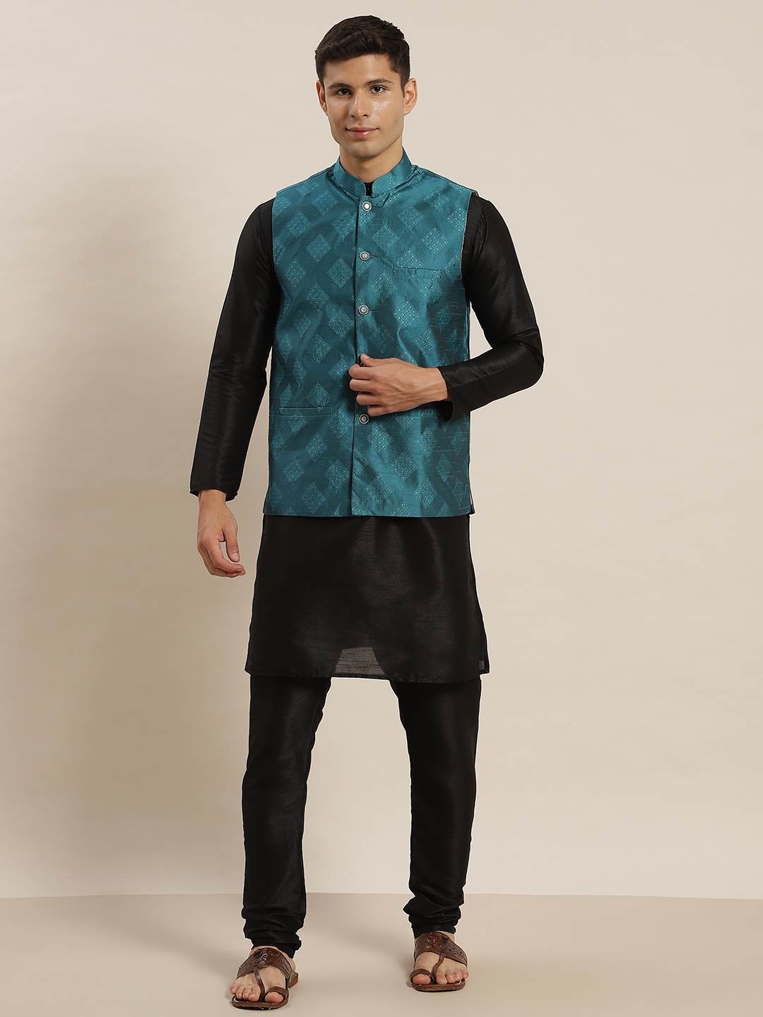 

SOJANYA Men Black Kurta with Churidar & Nehru Jacket