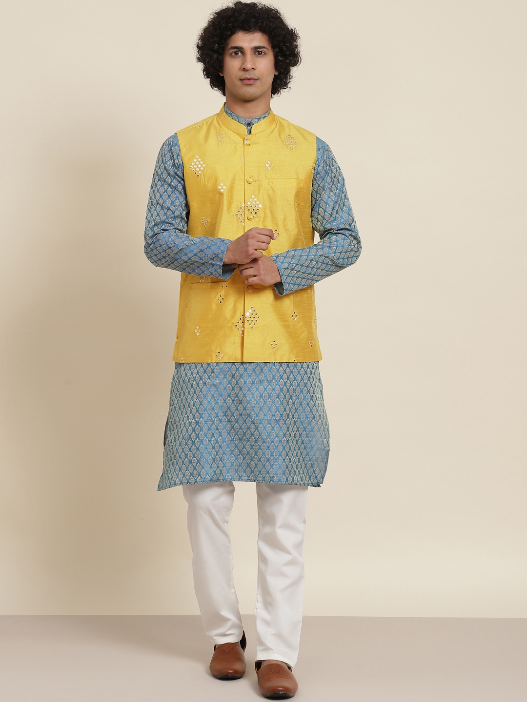 

SOJANYA Men Blue Ethnic Motifs Kurta with Pyjamas & Nehru Jacket