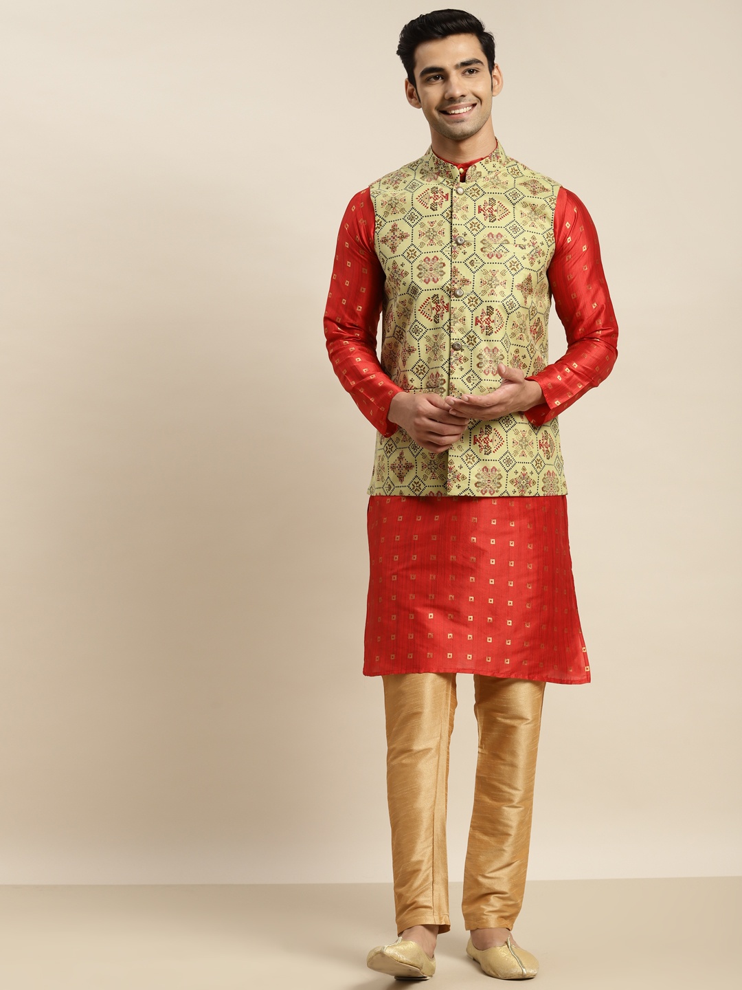 

SOJANYA Men Maroon Kurta with Churidar & Nehru Jacket