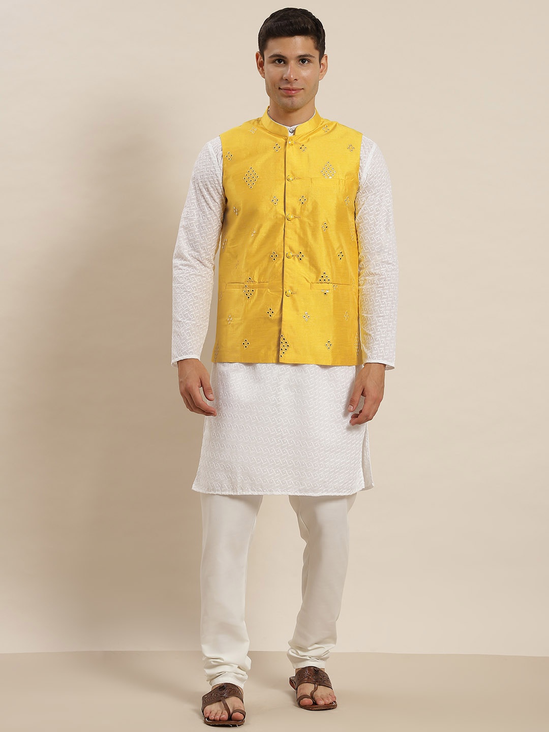 

SOJANYA Men White Ethnic Motifs Chikankari Pure Cotton Kurta with Churidar & Nehru Jacket