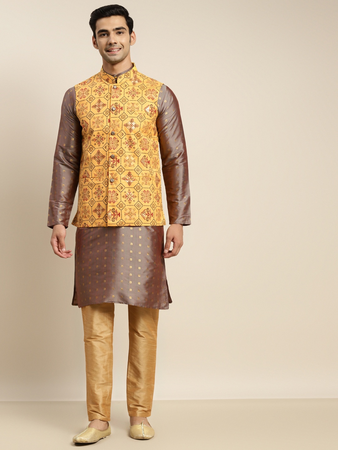 

SOJANYA Men Grey Kurta with Churidar & Nehru Jacket