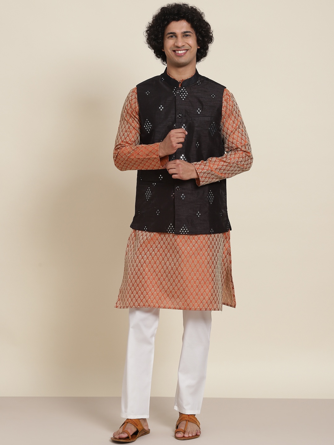 

SOJANYA Men Orange Ethnic Motifs Kurta with Pyjamas & Nehru Jacket